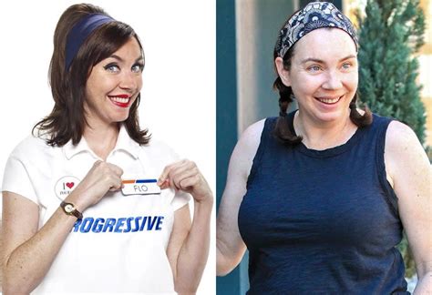 stephanie courtney bikini|What Flo from the Progressive Commercials Looks。